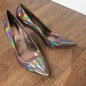 BCBG Irredescent heels size 7.5
